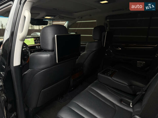 Черный Лексус ЛХ, объемом двигателя 5.66 л и пробегом 82 тыс. км за 58000 $, фото 7 на Automoto.ua