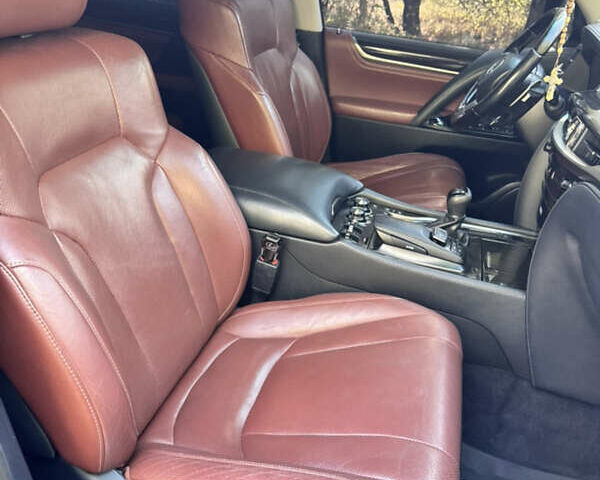 Черный Лексус ЛХ, объемом двигателя 4.5 л и пробегом 175 тыс. км за 59000 $, фото 7 на Automoto.ua