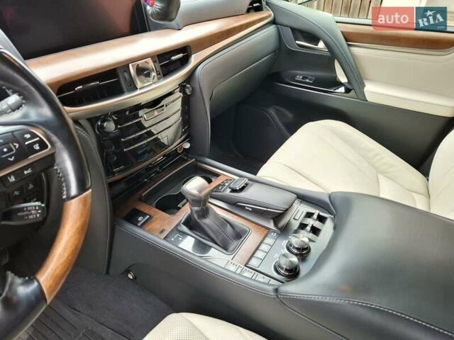 Черный Лексус ЛХ, объемом двигателя 4.46 л и пробегом 187 тыс. км за 65000 $, фото 13 на Automoto.ua