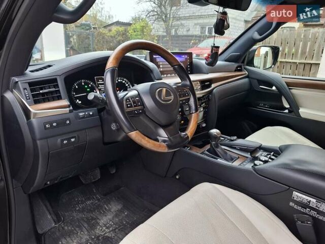 Черный Лексус ЛХ, объемом двигателя 4.46 л и пробегом 187 тыс. км за 65000 $, фото 2 на Automoto.ua