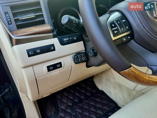 Черный Лексус ЛХ, объемом двигателя 4.46 л и пробегом 120 тыс. км за 68000 $, фото 24 на Automoto.ua