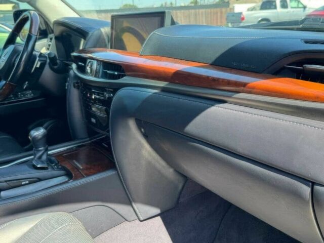 Черный Лексус ЛХ, объемом двигателя 5.7 л и пробегом 78 тыс. км за 43200 $, фото 8 на Automoto.ua