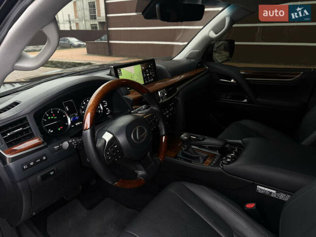 Черный Лексус ЛХ, объемом двигателя 5.66 л и пробегом 82 тыс. км за 58000 $, фото 15 на Automoto.ua