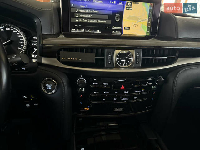 Черный Лексус ЛХ, объемом двигателя 5.7 л и пробегом 145 тыс. км за 65000 $, фото 7 на Automoto.ua