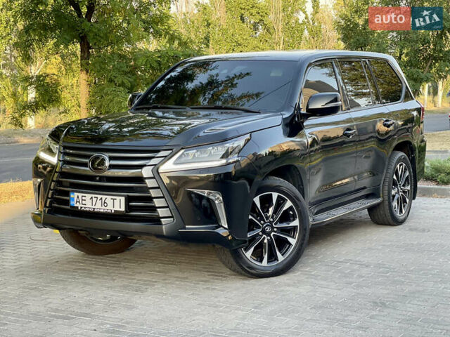 Черный Лексус ЛХ, объемом двигателя 4.46 л и пробегом 170 тыс. км за 69500 $, фото 1 на Automoto.ua