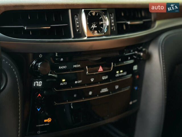 Черный Лексус ЛХ, объемом двигателя 4.46 л и пробегом 170 тыс. км за 61500 $, фото 23 на Automoto.ua