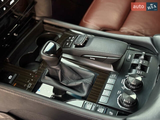 Чорний Лексус ЛХ, об'ємом двигуна 4.46 л та пробігом 109 тис. км за 85000 $, фото 22 на Automoto.ua