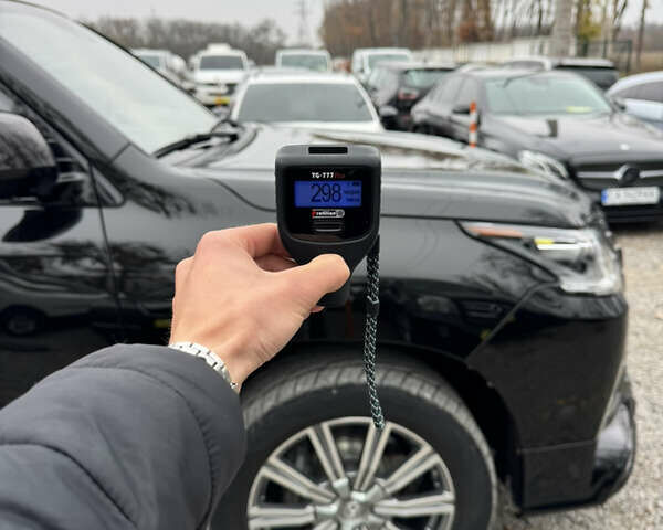 Черный Лексус ЛХ, объемом двигателя 4.5 л и пробегом 145 тыс. км за 62500 $, фото 41 на Automoto.ua