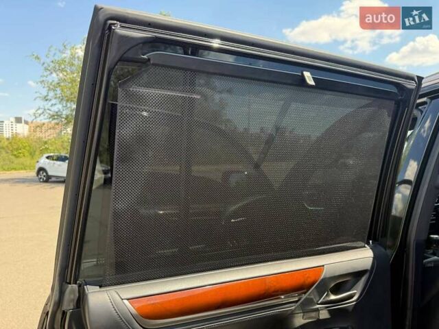 Чорний Лексус ЛХ, об'ємом двигуна 4.46 л та пробігом 399 тис. км за 48900 $, фото 31 на Automoto.ua