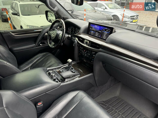 Черный Лексус ЛХ, объемом двигателя 4.5 л и пробегом 145 тыс. км за 62500 $, фото 6 на Automoto.ua