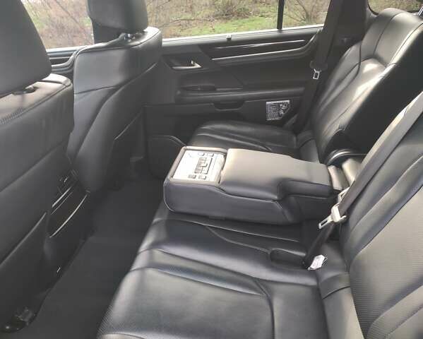 Чорний Лексус ЛХ, об'ємом двигуна 4.46 л та пробігом 120 тис. км за 68000 $, фото 3 на Automoto.ua