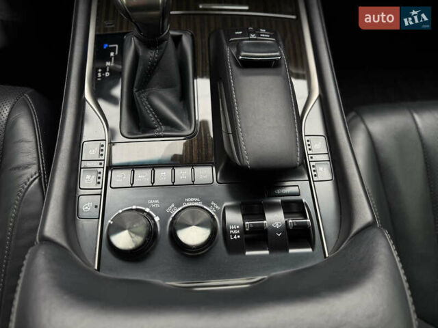 Черный Лексус ЛХ, объемом двигателя 4.5 л и пробегом 145 тыс. км за 62500 $, фото 21 на Automoto.ua