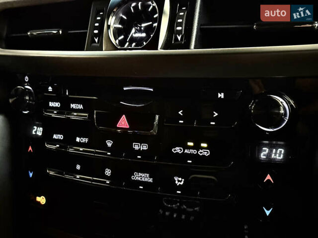 Чорний Лексус ЛХ, об'ємом двигуна 4.46 л та пробігом 206 тис. км за 66999 $, фото 33 на Automoto.ua