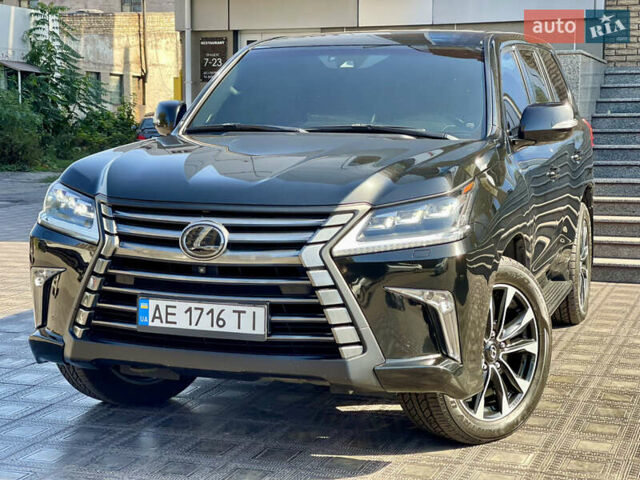 Черный Лексус ЛХ, объемом двигателя 4.46 л и пробегом 170 тыс. км за 61500 $, фото 1 на Automoto.ua
