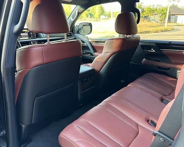 Черный Лексус ЛХ, объемом двигателя 4.46 л и пробегом 150 тыс. км за 64500 $, фото 20 на Automoto.ua