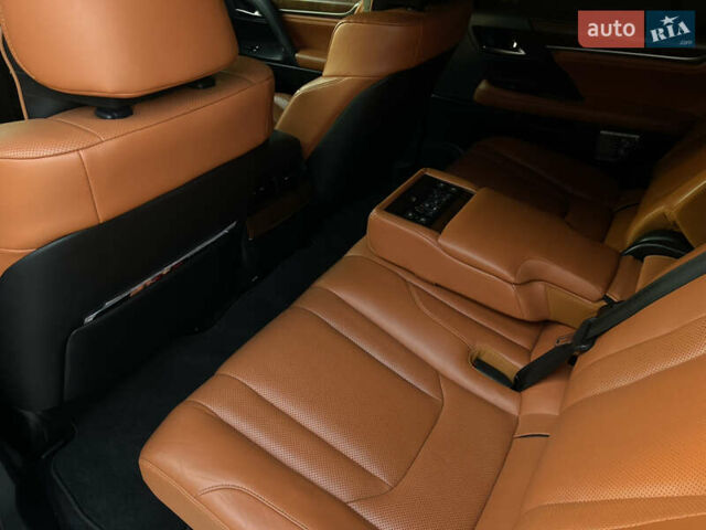 Черный Лексус ЛХ, объемом двигателя 4.46 л и пробегом 170 тыс. км за 61500 $, фото 17 на Automoto.ua