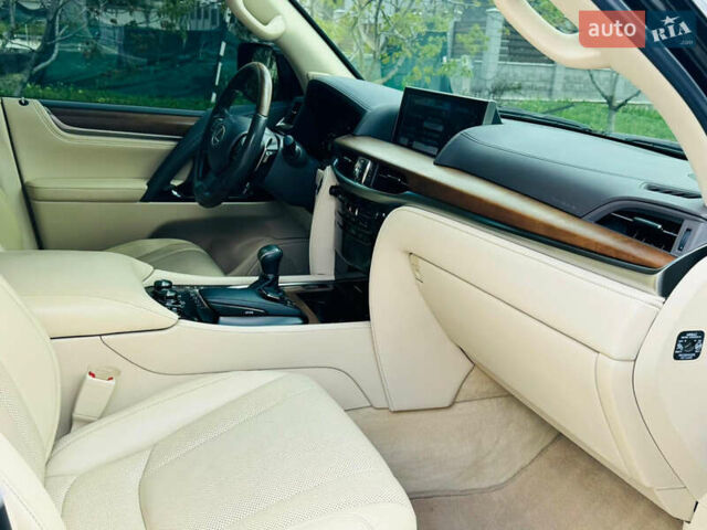 Черный Лексус ЛХ, объемом двигателя 4.46 л и пробегом 157 тыс. км за 65500 $, фото 15 на Automoto.ua