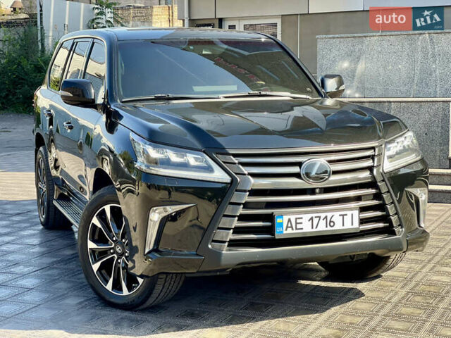 Черный Лексус ЛХ, объемом двигателя 4.46 л и пробегом 170 тыс. км за 61500 $, фото 4 на Automoto.ua
