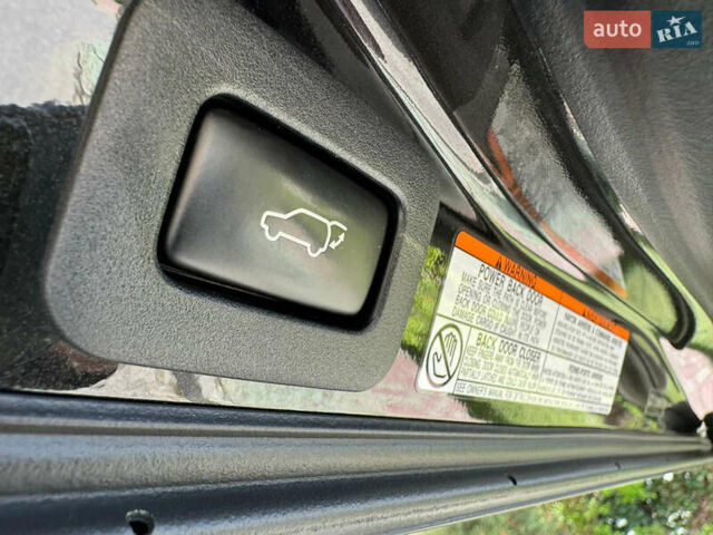 Черный Лексус ЛХ, объемом двигателя 4.46 л и пробегом 157 тыс. км за 65500 $, фото 19 на Automoto.ua