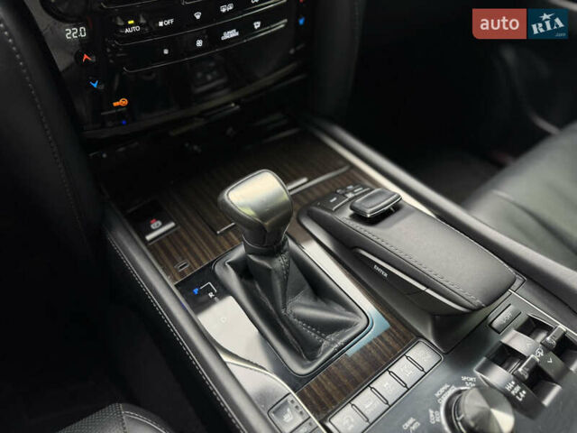 Черный Лексус ЛХ, объемом двигателя 4.5 л и пробегом 145 тыс. км за 62500 $, фото 20 на Automoto.ua