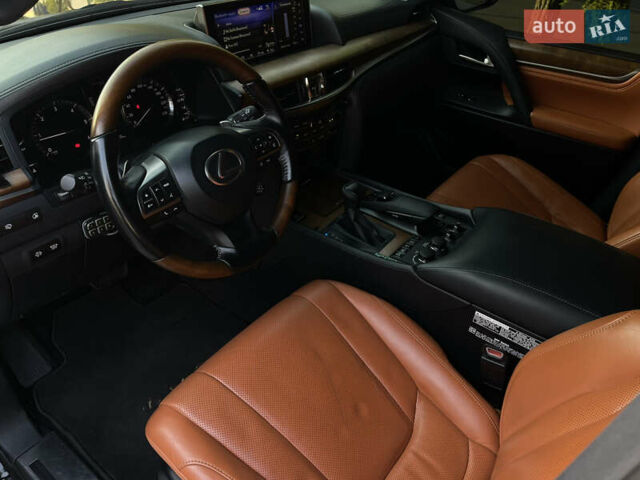 Черный Лексус ЛХ, объемом двигателя 4.46 л и пробегом 170 тыс. км за 61500 $, фото 13 на Automoto.ua