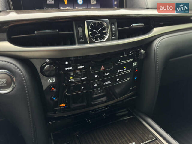 Черный Лексус ЛХ, объемом двигателя 4.5 л и пробегом 145 тыс. км за 62500 $, фото 19 на Automoto.ua