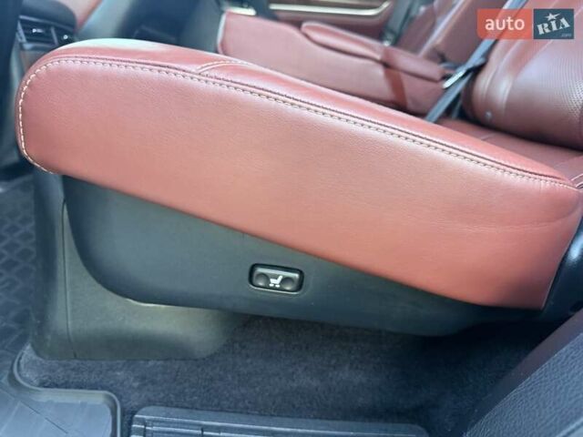 Чорний Лексус ЛХ, об'ємом двигуна 4.46 л та пробігом 260 тис. км за 55000 $, фото 36 на Automoto.ua