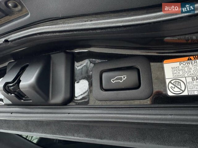 Черный Лексус ЛХ, объемом двигателя 4.5 л и пробегом 145 тыс. км за 62500 $, фото 30 на Automoto.ua