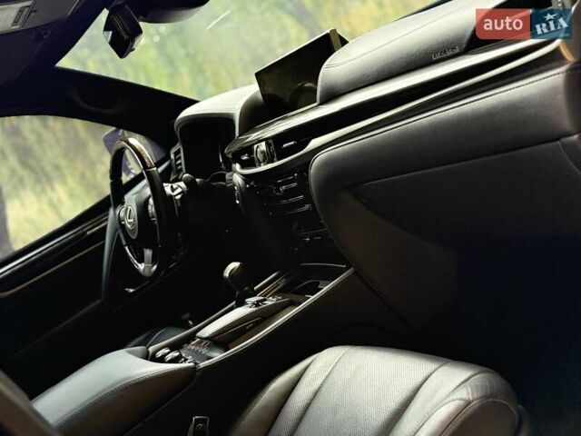 Черный Лексус ЛХ, объемом двигателя 4.5 л и пробегом 26 тыс. км за 169999 $, фото 12 на Automoto.ua