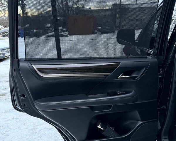 Черный Лексус ЛХ, объемом двигателя 4.46 л и пробегом 126 тыс. км за 63000 $, фото 21 на Automoto.ua