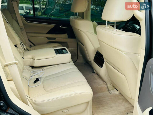 Черный Лексус ЛХ, объемом двигателя 4.46 л и пробегом 157 тыс. км за 65500 $, фото 18 на Automoto.ua