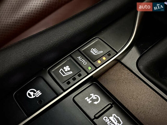 Чорний Лексус ЛХ, об'ємом двигуна 4.46 л та пробігом 206 тис. км за 66999 $, фото 38 на Automoto.ua