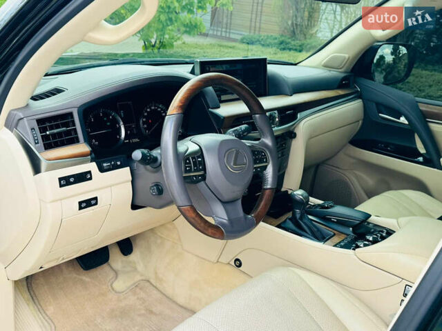 Черный Лексус ЛХ, объемом двигателя 4.46 л и пробегом 157 тыс. км за 65500 $, фото 9 на Automoto.ua