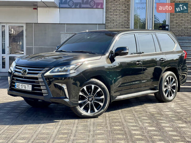 Черный Лексус ЛХ, объемом двигателя 4.46 л и пробегом 170 тыс. км за 61500 $, фото 2 на Automoto.ua