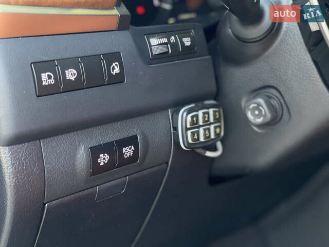 Черный Лексус ЛХ, объемом двигателя 4.46 л и пробегом 170 тыс. км за 61500 $, фото 21 на Automoto.ua