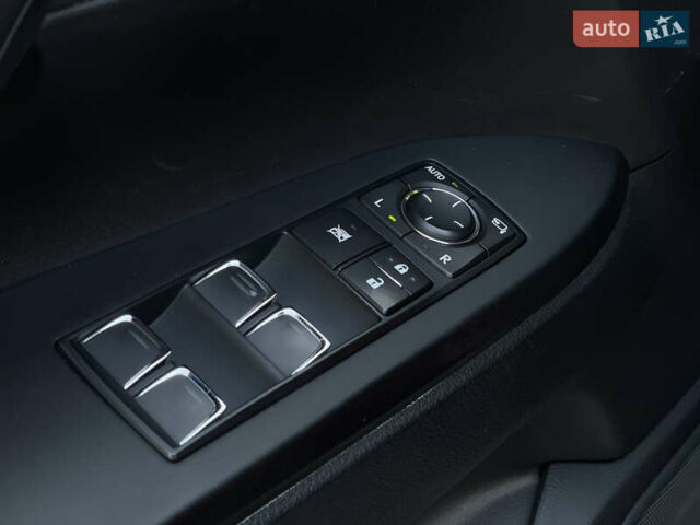 Черный Лексус ЛХ, объемом двигателя 4.46 л и пробегом 170 тыс. км за 61500 $, фото 20 на Automoto.ua