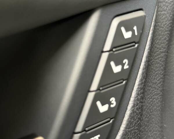 Черный Лексус ЛХ, объемом двигателя 4.5 л и пробегом 26 тыс. км за 169999 $, фото 17 на Automoto.ua