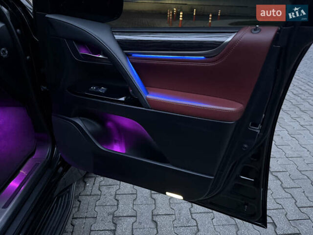 Черный Лексус ЛХ, объемом двигателя 4.46 л и пробегом 170 тыс. км за 65000 $, фото 49 на Automoto.ua