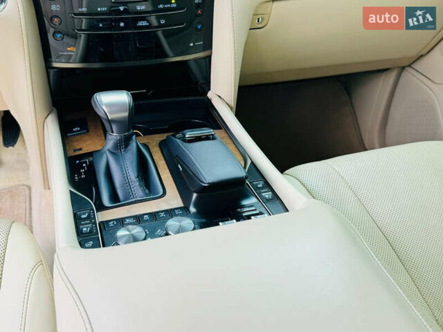 Черный Лексус ЛХ, объемом двигателя 4.46 л и пробегом 157 тыс. км за 65500 $, фото 16 на Automoto.ua