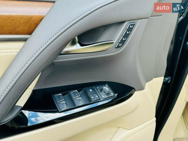 Черный Лексус ЛХ, объемом двигателя 4.46 л и пробегом 157 тыс. км за 65500 $, фото 14 на Automoto.ua