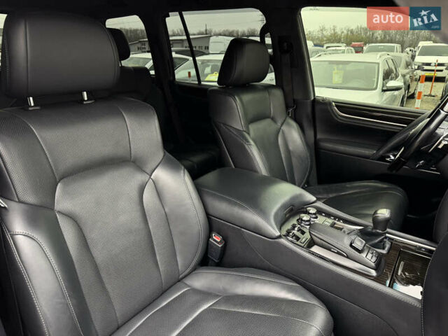 Черный Лексус ЛХ, объемом двигателя 4.5 л и пробегом 145 тыс. км за 62500 $, фото 7 на Automoto.ua