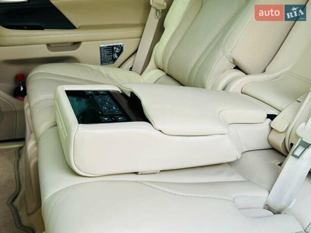 Черный Лексус ЛХ, объемом двигателя 4.46 л и пробегом 157 тыс. км за 65500 $, фото 10 на Automoto.ua