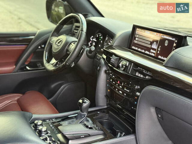 Чорний Лексус ЛХ, об'ємом двигуна 4.46 л та пробігом 109 тис. км за 85000 $, фото 24 на Automoto.ua