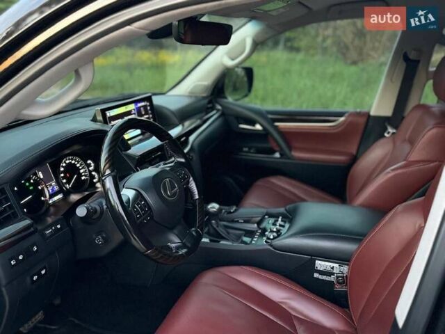 Лексус ЛХ 2018 у Києві на Automoto.ua Чорний Лексус ЛХ, об'ємом двигуна 4.46 л та пробігом 140 тис. км за 72000 $, фото 14 на Automoto.ua
