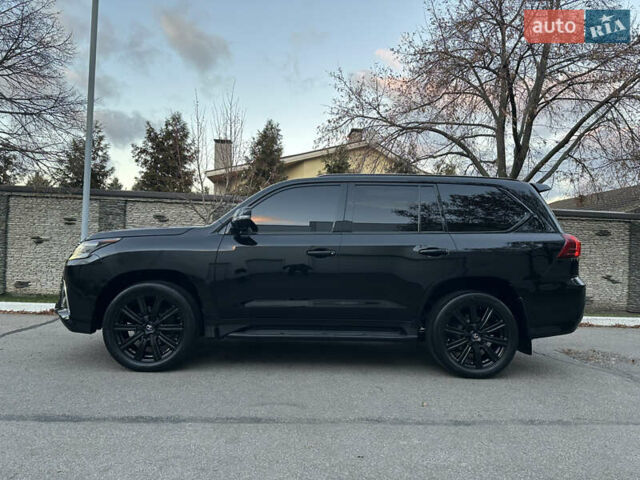 Черный Лексус ЛХ, объемом двигателя 5.66 л и пробегом 158 тыс. км за 69900 $, фото 1 на Automoto.ua