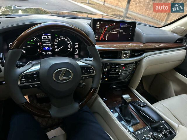 Черный Лексус ЛХ, объемом двигателя 5.66 л и пробегом 298 тыс. км за 65000 $, фото 69 на Automoto.ua