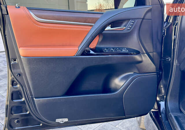 Черный Лексус ЛХ, объемом двигателя 4.46 л и пробегом 185 тыс. км за 67500 $, фото 79 на Automoto.ua