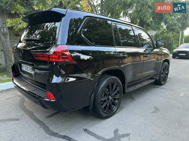 Черный Лексус ЛХ, объемом двигателя 5.66 л и пробегом 298 тыс. км за 65000 $, фото 57 на Automoto.ua