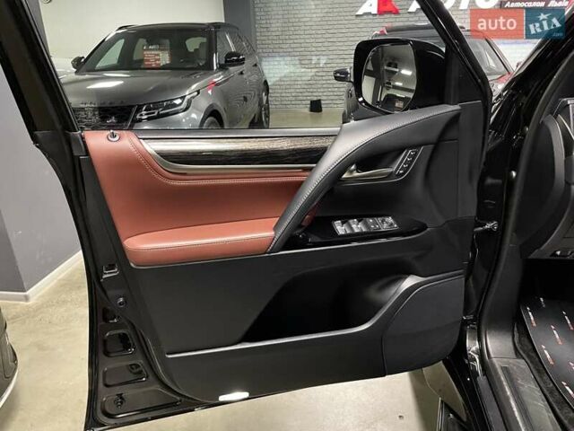 Лексус ЛХ 2018 у Львові на Automoto.ua Чорний Лексус ЛХ, об'ємом двигуна 4.46 л та пробігом 72 тис. км за 81700 $, фото 24 на Automoto.ua