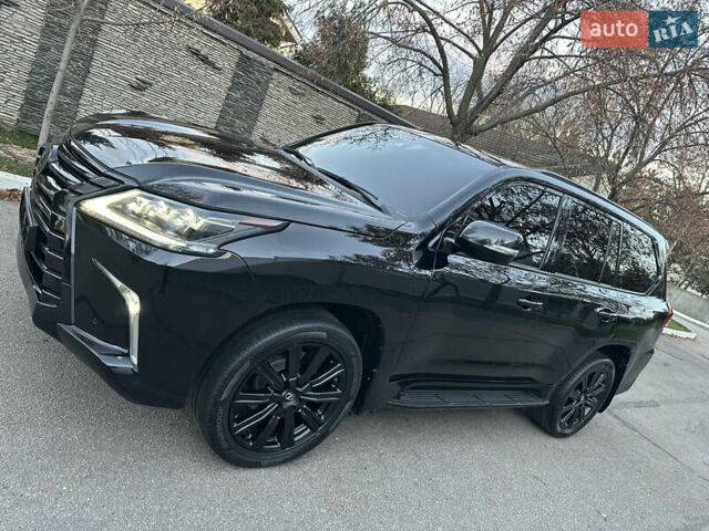 Черный Лексус ЛХ, объемом двигателя 5.66 л и пробегом 158 тыс. км за 69900 $, фото 5 на Automoto.ua